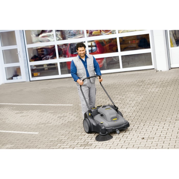 Подметальная машина Karcher KM 70/30 C Bp Pack Adv (1.517-213.0)