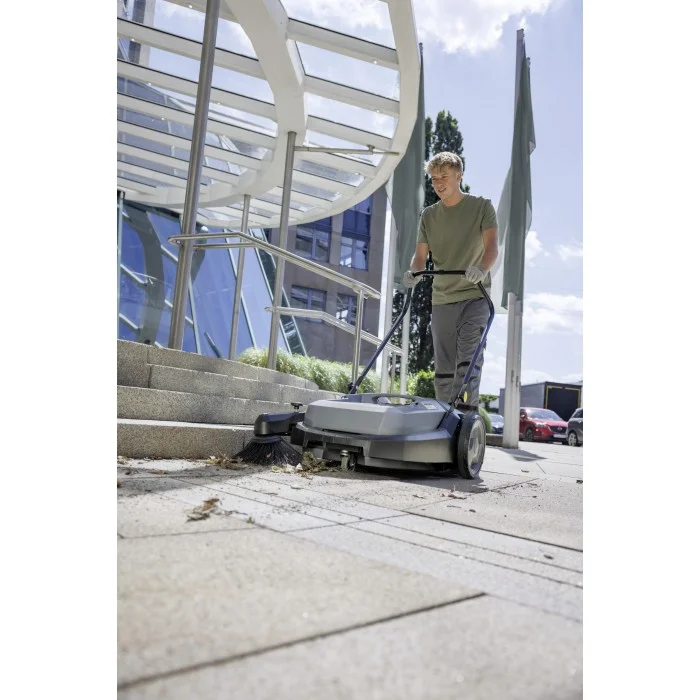 Подметальная машина Karcher KM 70/20 C (1.517-130.0)
