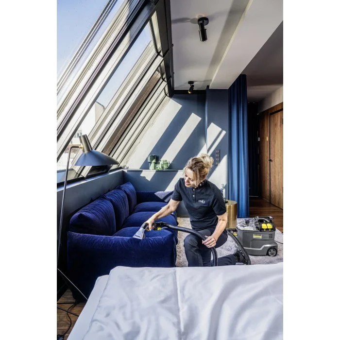 Моющий пылесос Karcher Puzzi 8/1 (1.100-240.0)