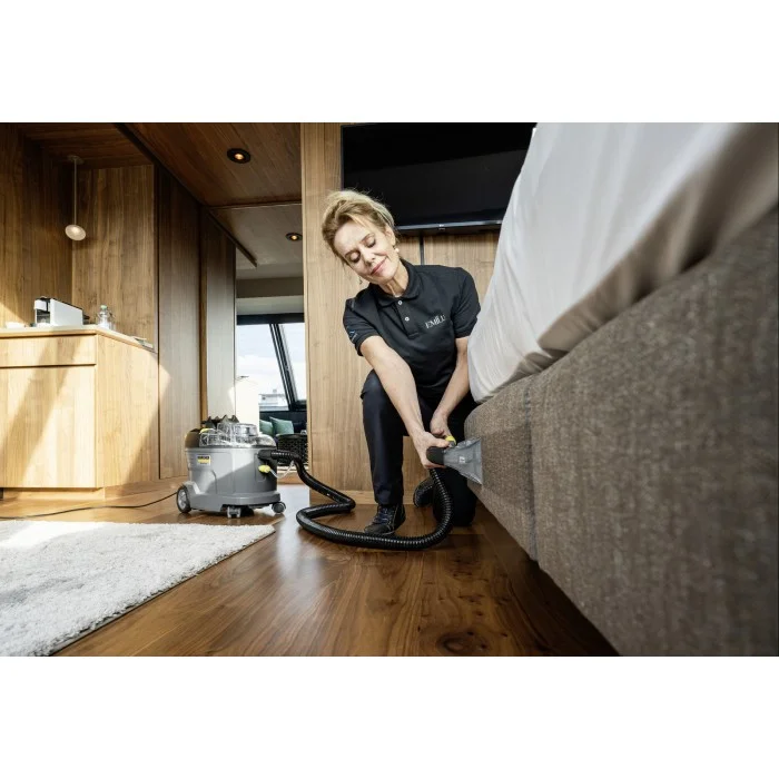 Моющий пылесос Karcher Puzzi 8/1 (1.100-240.0)