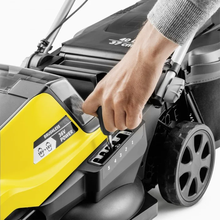 Аккумуляторная газонокосилка Karcher LMO 4-18 Dual Battery Set (1.445-421.0)